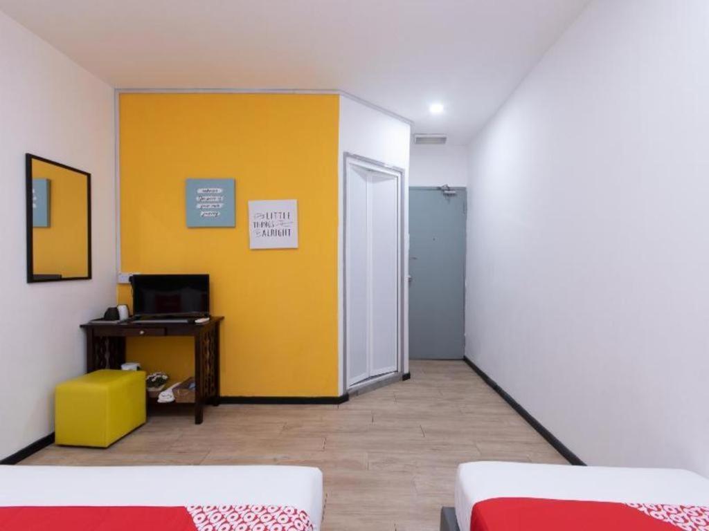 Oyo 89398 Doorbellz Hotel Kota Kinabalu Exterior photo