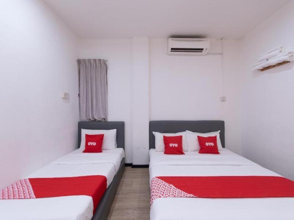 Oyo 89398 Doorbellz Hotel Kota Kinabalu Exterior photo