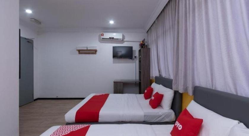 Oyo 89398 Doorbellz Hotel Kota Kinabalu Exterior photo